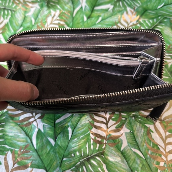 Black Quilted Wallet - Picture 4 of 8